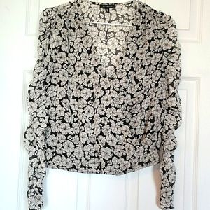 ⭐ DYNAMITE - V-Neck Gray/Black Blouse, small